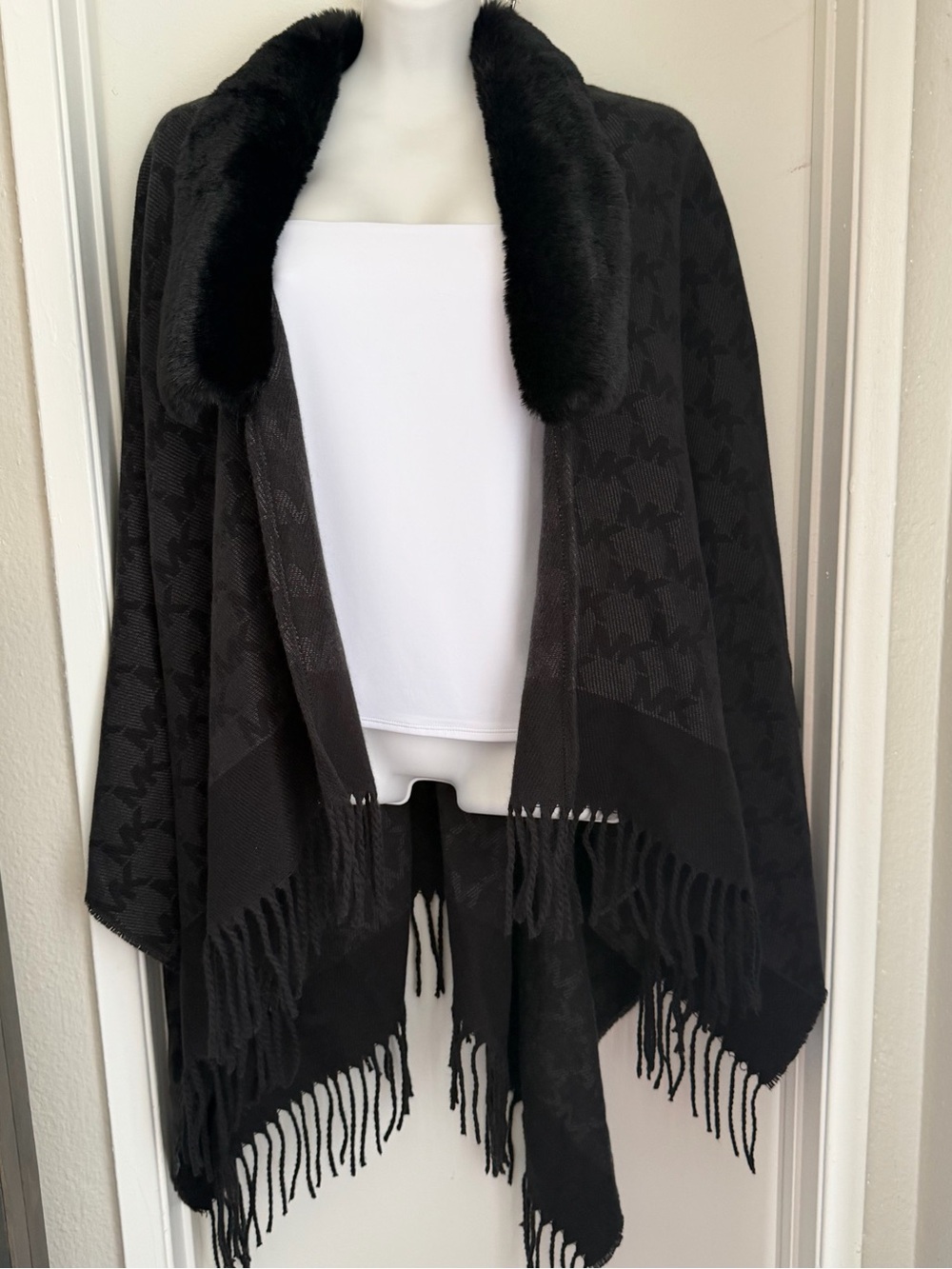 MICHAEL KORS Faux Fur Trim Jacquard Fringe Shawl Wrap in Black